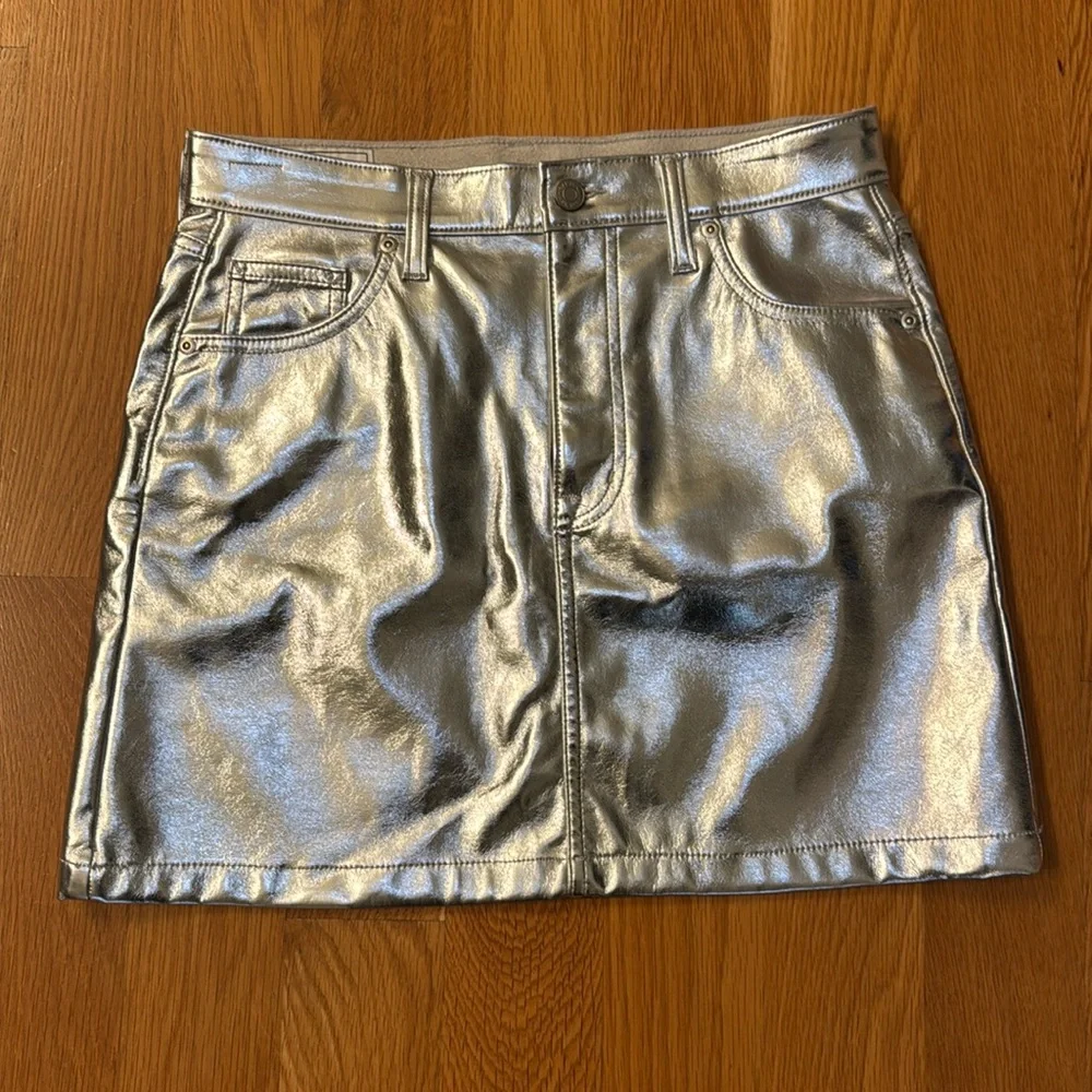 Gap Silver Vegan Mini Skirt, sz 2 - Picture 2 of 8